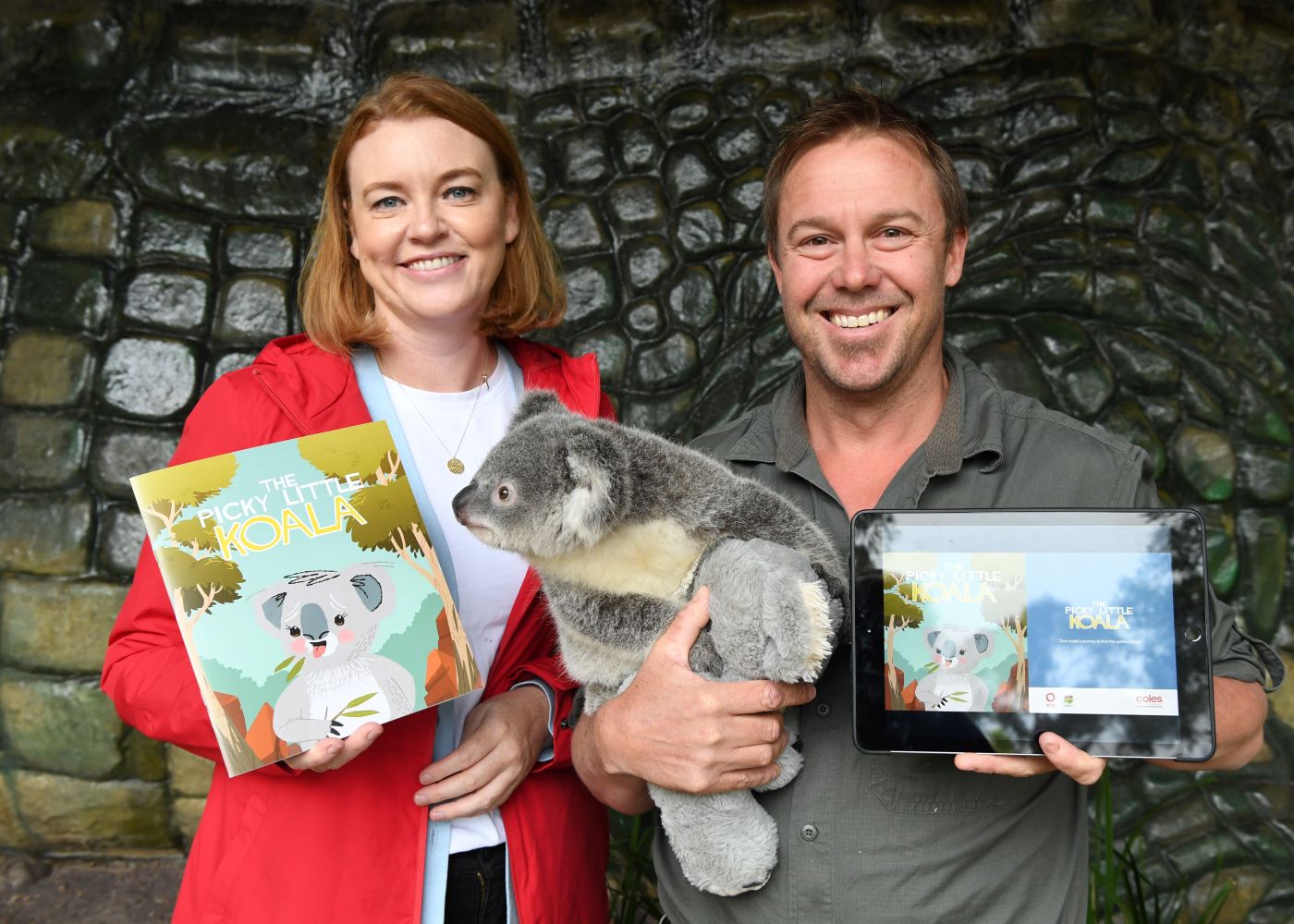 Coles General Manager Samantha McLeod and Aussie Ark President Tim Faulkner (2)